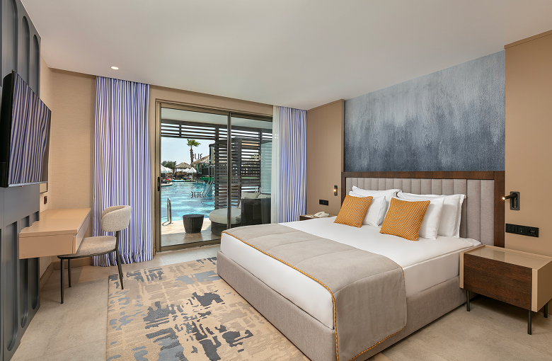 <p>Swim Up Oda</p>
