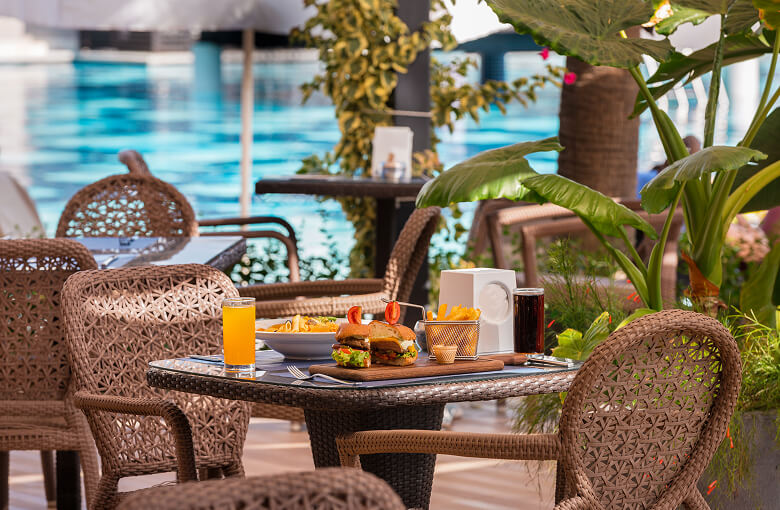 <p>Breezes Snack Restoran</p>